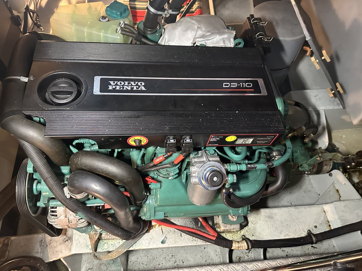 Moteur Volvo Penta en salle des machines